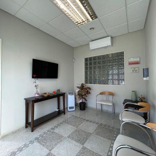 Sala de espera Clínica Dental Los Robles Santander